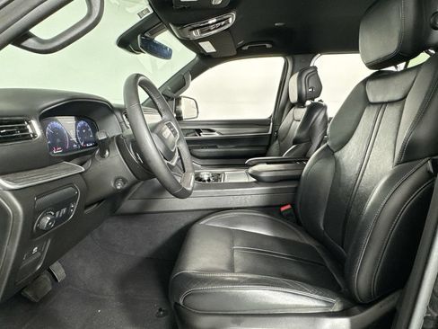 Used 2024 Jeep Wagoneer L Series II RWD image 10