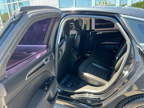 Used 2014 Ford Fusion SE w/ Equipment Group 202A FWD image 14