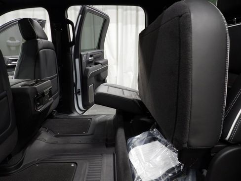 Used 2025 GMC Sierra 2500 AT4X image 13