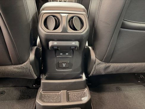 Used 2022 Jeep Wrangler Unlimited Sahara image 13