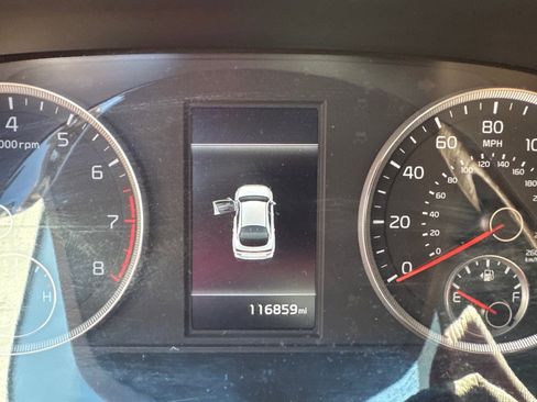 Used 2022 Kia K5 LXS FWD image 9