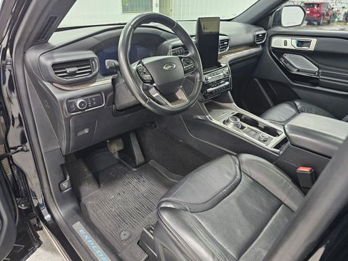 Used 2021 Ford Explorer Platinum w/ Equipment Group 601A image 38