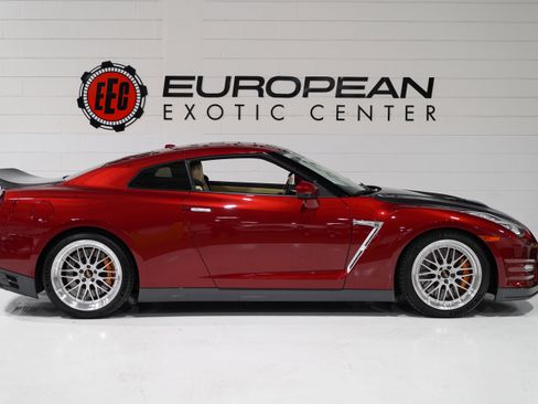 Used 2016 Nissan GT-R Premium AWD/4WD image 6