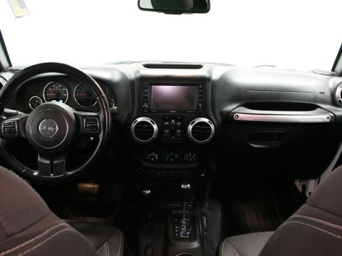 Used 2016 Jeep Wrangler Unlimited Rubicon w/ Connectivity Group AWD/4WD image 24