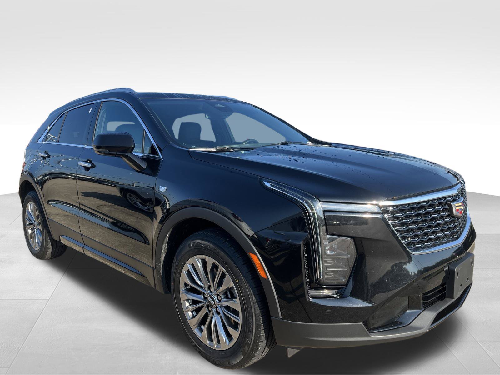 Used 2024 Cadillac XT4 Premium Luxury FWD image 3