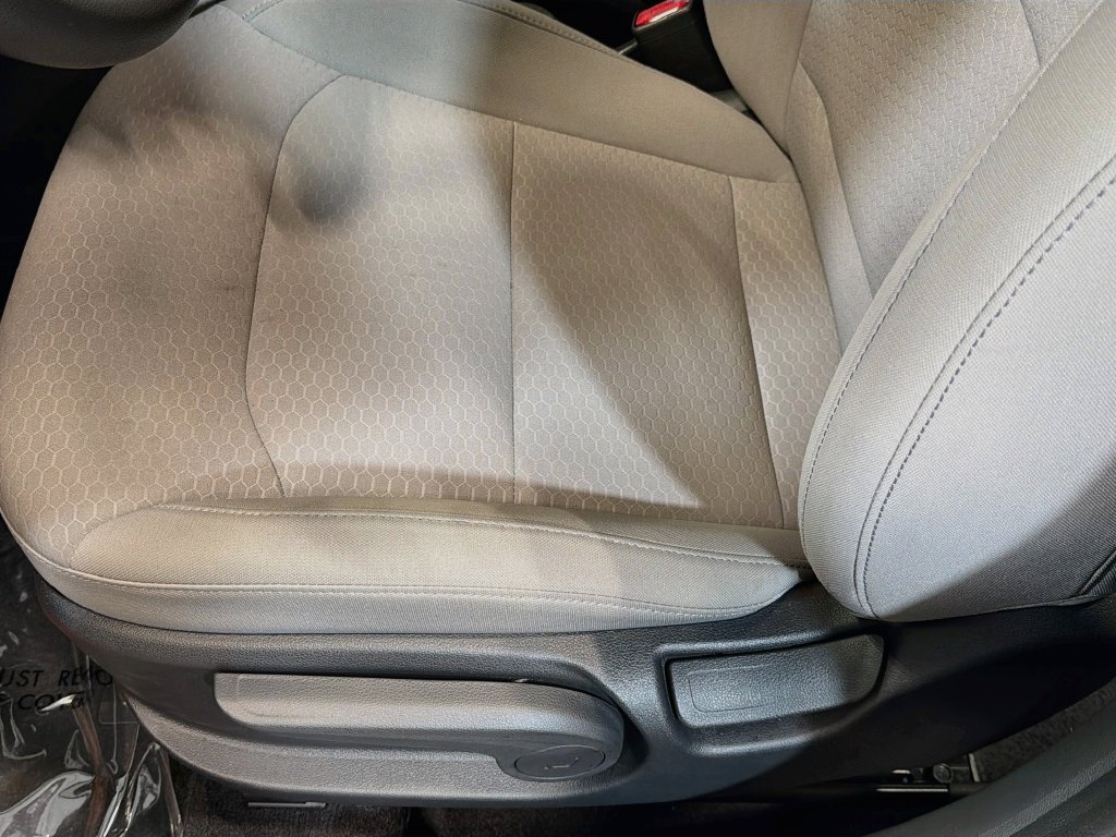 Used 2020 Hyundai Elantra SE FWD image 20