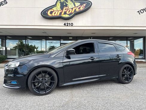 Used 2017 Ford Focus ST FWD image 1