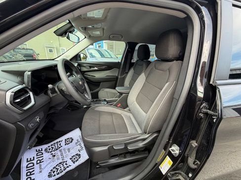 Used 2025 Chevrolet TrailBlazer LT AWD/4WD image 9