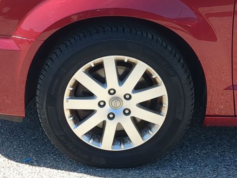 Used 2014 Chrysler Town & Country Touring image 14