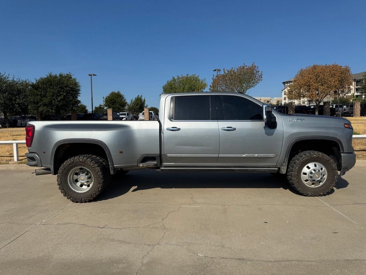 Used 2024 Chevrolet Silverado 3500 High Country w/ High Country Premium Package AWD/4WD image 3