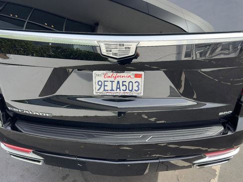 Certified 2023 Cadillac Escalade Premium Luxury w/ LPO, Radiant Package image 5