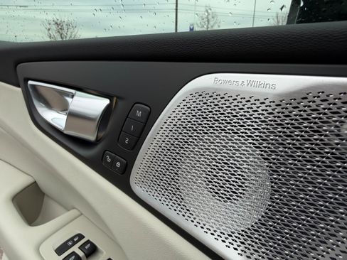 New 2026 Volvo XC60 B5 Ultra w/ Climate Package image 18