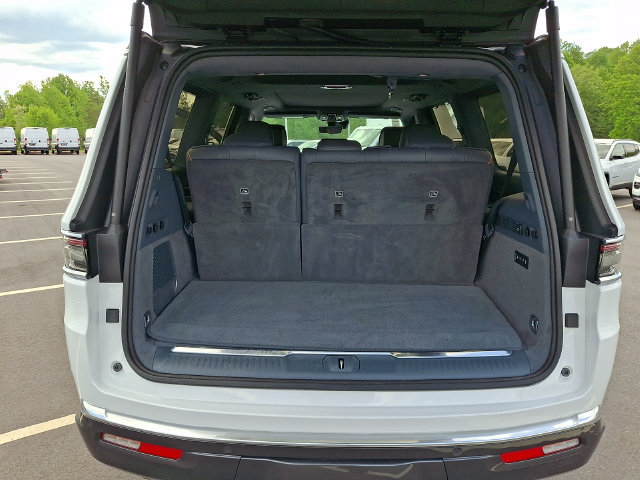 Used 2022 Jeep Grand Wagoneer Series III w/ Flexible Seating Group AWD/4WD image 29