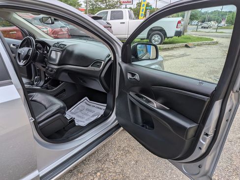 Used 2020 Dodge Journey Crossroad FWD image 42