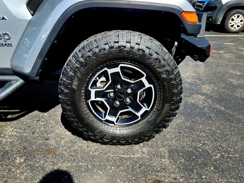 Used 2018 Jeep Wrangler Unlimited Sahara image 10