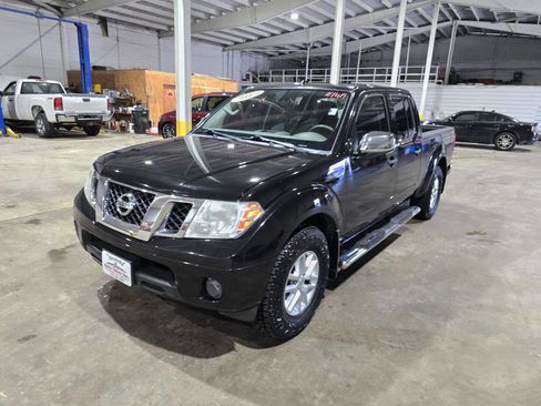 Used 2017 Nissan Frontier SV image 3