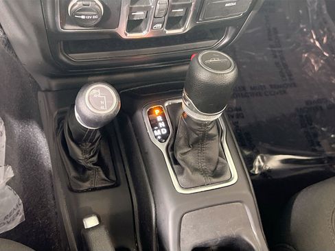 Used 2022 Jeep Gladiator Sport image 17