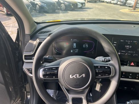 Used 2025 Kia Sportage LX image 29