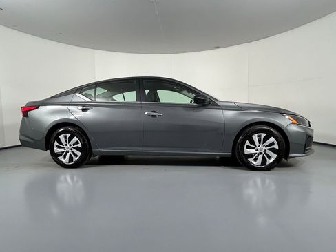 Used 2024 Nissan Altima 2.5 S FWD image 8