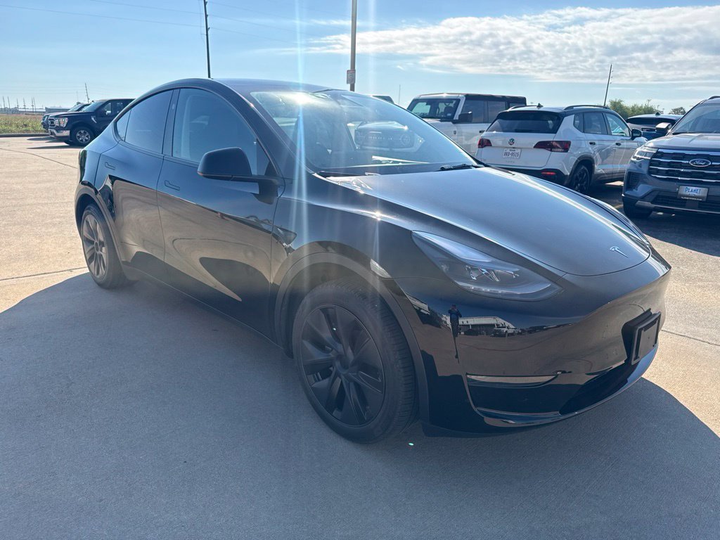 Used 2025 Tesla Model Y Long Range RWD image 3