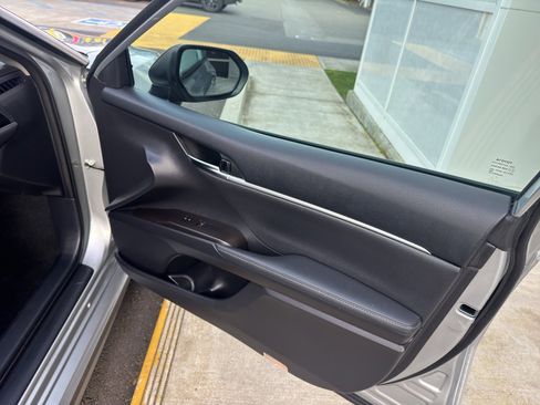 Used 2022 Toyota Camry XSE image 19