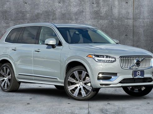 Used 2025 Volvo XC90 T8 Plus w/ Protection Package Premier AWD/4WD image 2