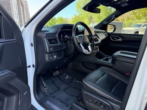 Used 2023 GMC Yukon SLT AWD/4WD image 39