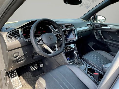 Used 2022 Volkswagen Tiguan SE R-Line FWD image 17
