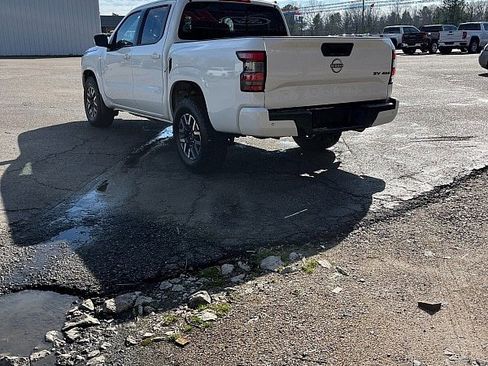 Used 2023 Nissan Frontier SV w/ SV Convenience Package image 5