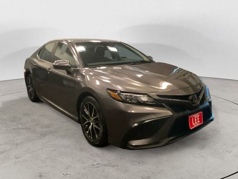 Used 2023 Toyota Camry SE image 7