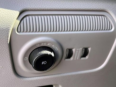 Certified 2025 Jeep Wagoneer 4WD w/ Premium Group I image 24