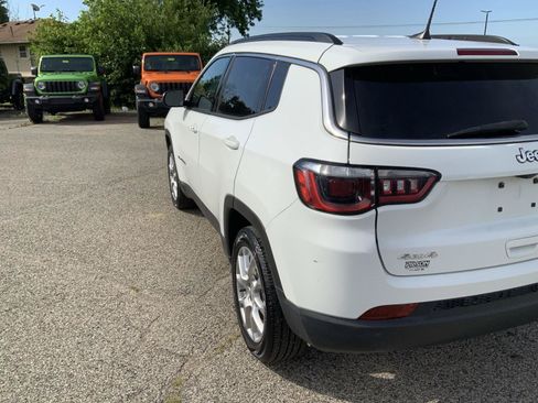 Used 2023 Jeep Compass Latitude AWD/4WD image 16