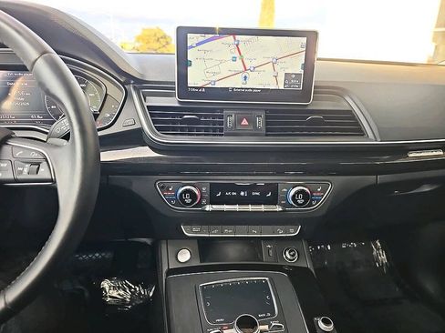Used 2020 Audi Q5 e Premium Plus w/ Premium Plus Package AWD/4WD image 27