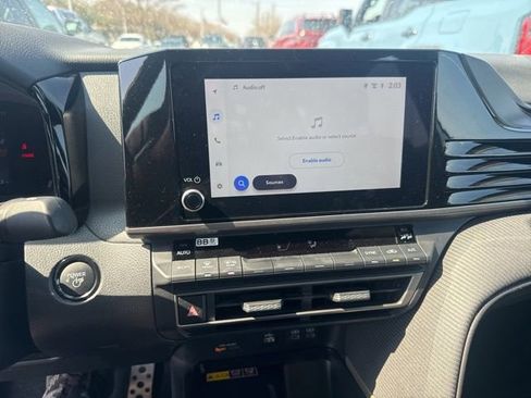 Used 2025 Toyota Camry SE image 10