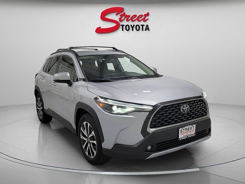 Certified 2023 Toyota Corolla Cross XLE w/ Convenience Package FWD image 5