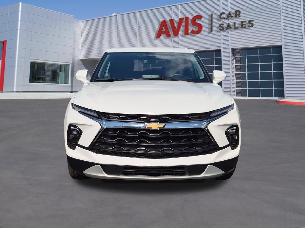 Used 2025 Chevrolet Blazer LT FWD image 2