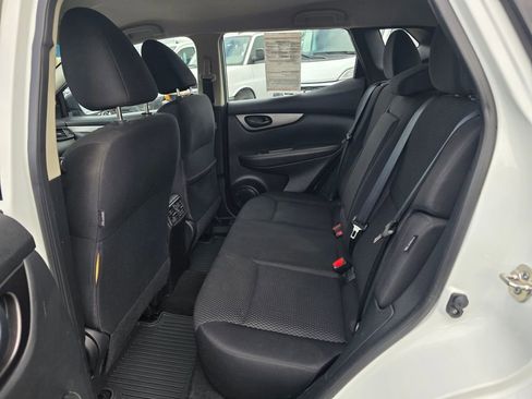 Used 2022 Nissan Rogue Sport S image 9