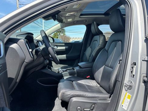 Certified 2023 Volvo XC40 B5 Plus w/ Driver Assist Package AWD/4WD image 18