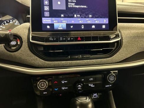 Used 2022 Jeep Compass Latitude image 24