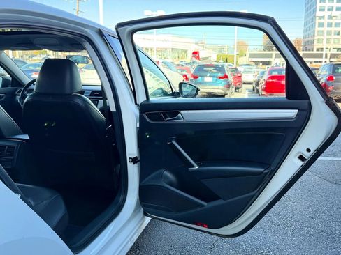 Used 2019 Volkswagen Passat 2.0T Wolfsburg w/ Wheels & Sunroof Package image 30