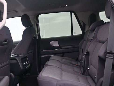 Certified 2025 Ford Expedition Active AWD/4WD image 5