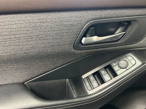 Used 2022 Nissan Rogue SV image 10