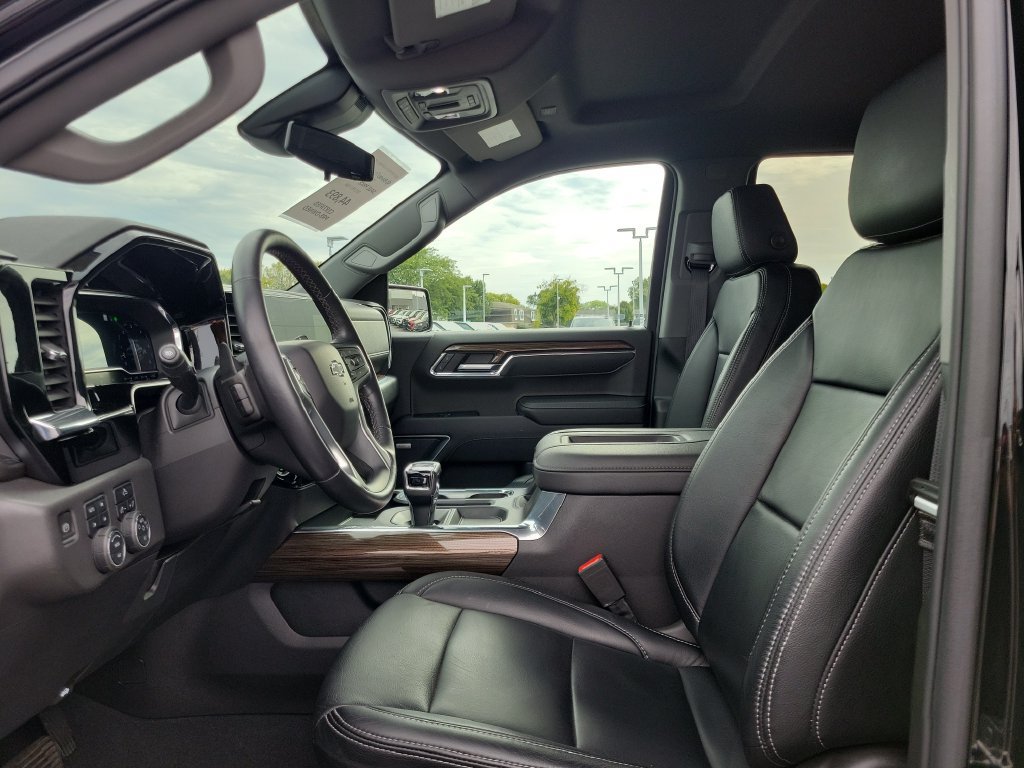 Used 2022 Chevrolet Silverado 1500 LT Trail Boss w/ Convenience Package II AWD/4WD image 18