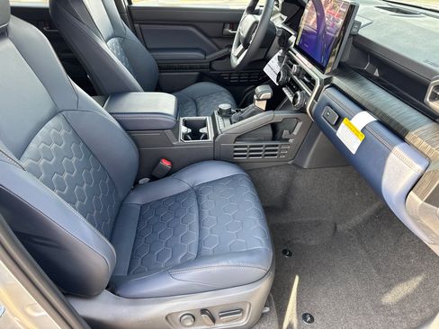 New 2026 Toyota 4Runner Platinum AWD/4WD image 17