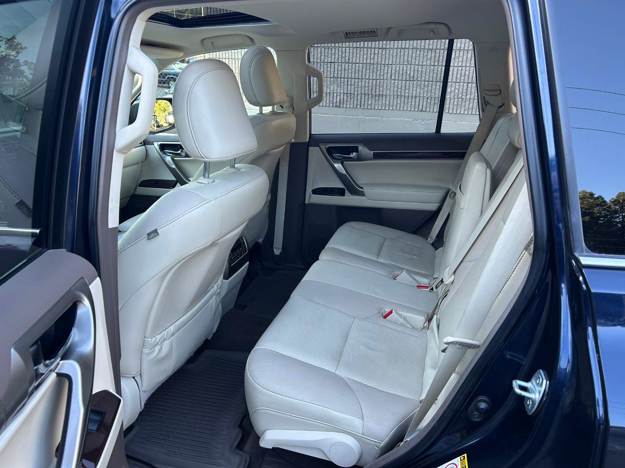 Used 2017 Lexus GX 460 Premium w/ Premium Package AWD/4WD image 13