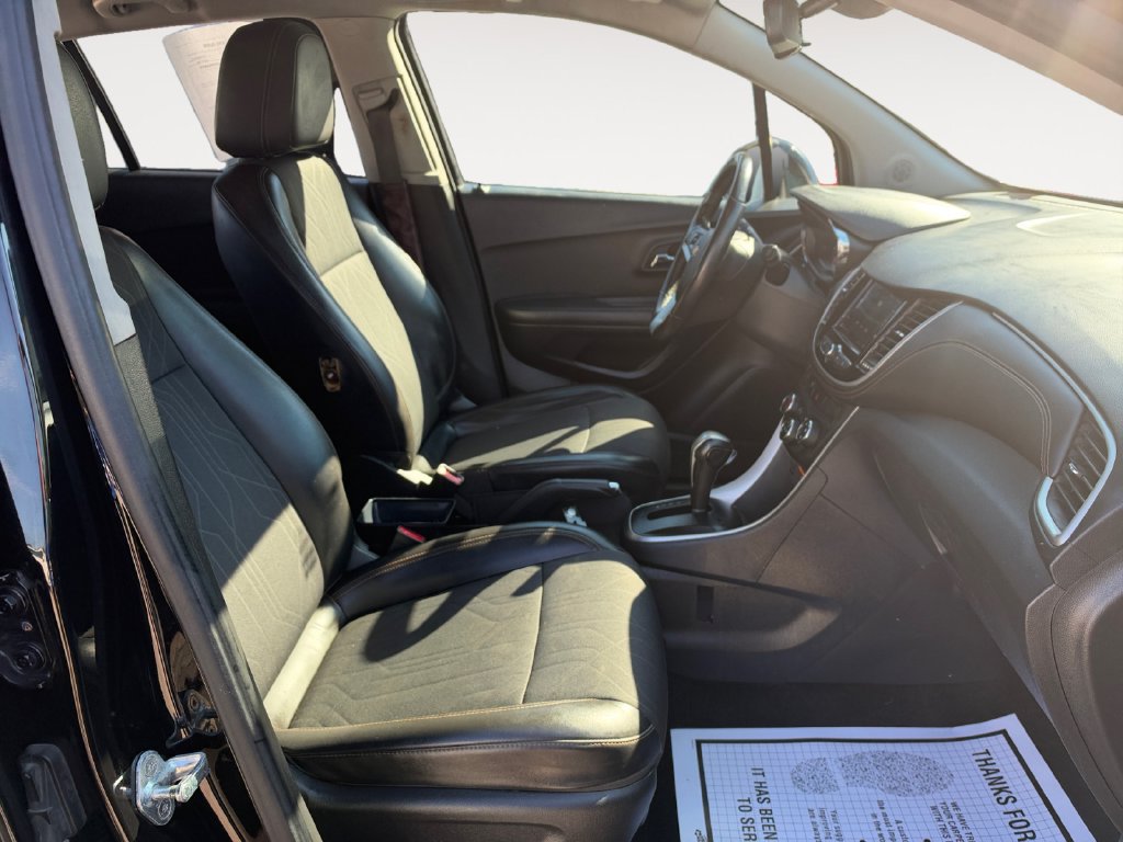 Used 2020 Chevrolet Trax LT w/ LT Convenience Package AWD/4WD image 15