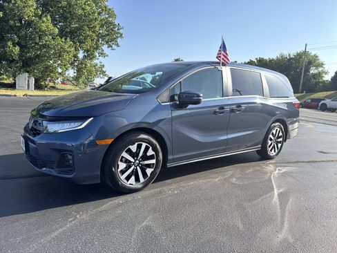 Used 2025 Honda Odyssey EX-L image 2