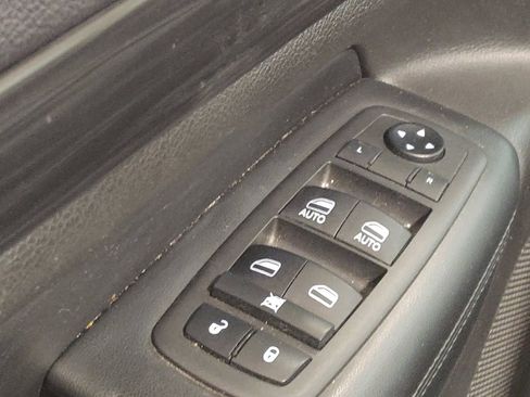 Used 2019 Jeep Grand Cherokee Laredo image 27