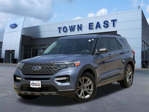 Certified 2021 Ford Explorer XLT w/ Equipment Group 202A RWD image 1