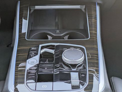 Used 2025 BMW X5 xDrive50e image 19